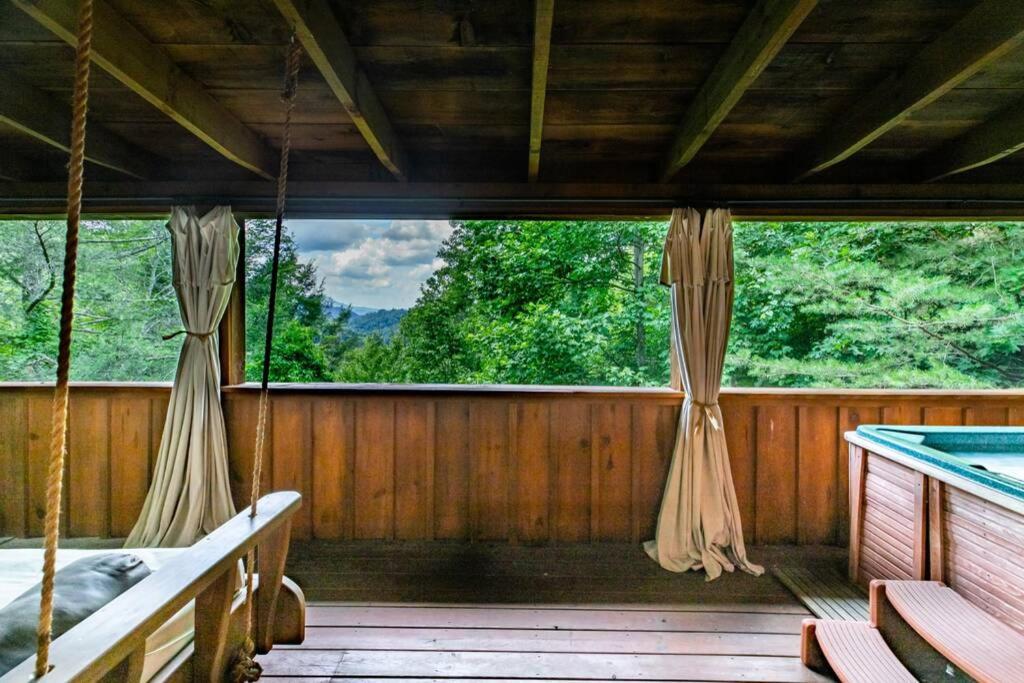 Nice View Fireplace, Hot Tub, Porch Bed, Private Sevierville Kültér fotó