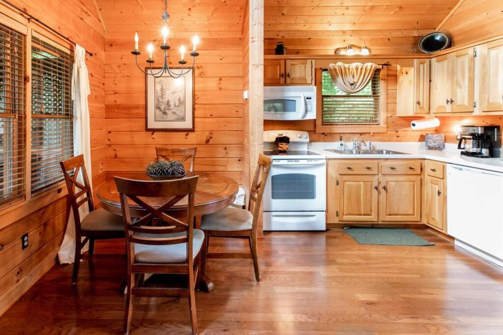 Nice View Fireplace, Hot Tub, Porch Bed, Private Sevierville Kültér fotó