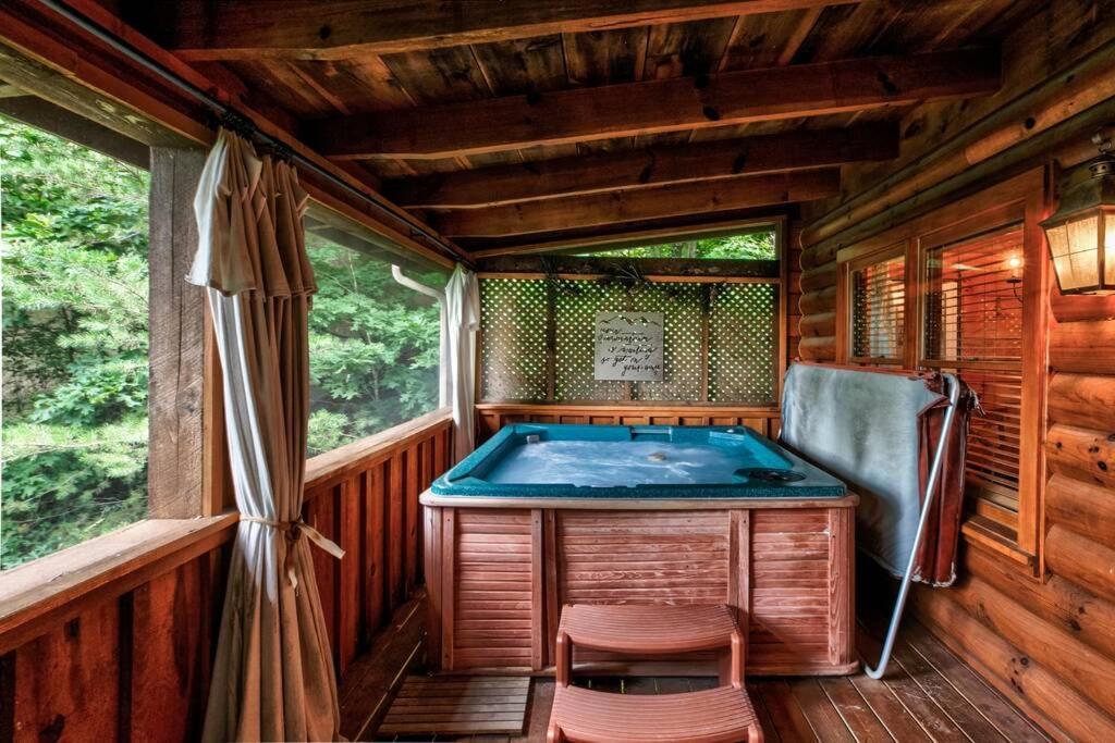 Nice View Fireplace, Hot Tub, Porch Bed, Private Sevierville Kültér fotó