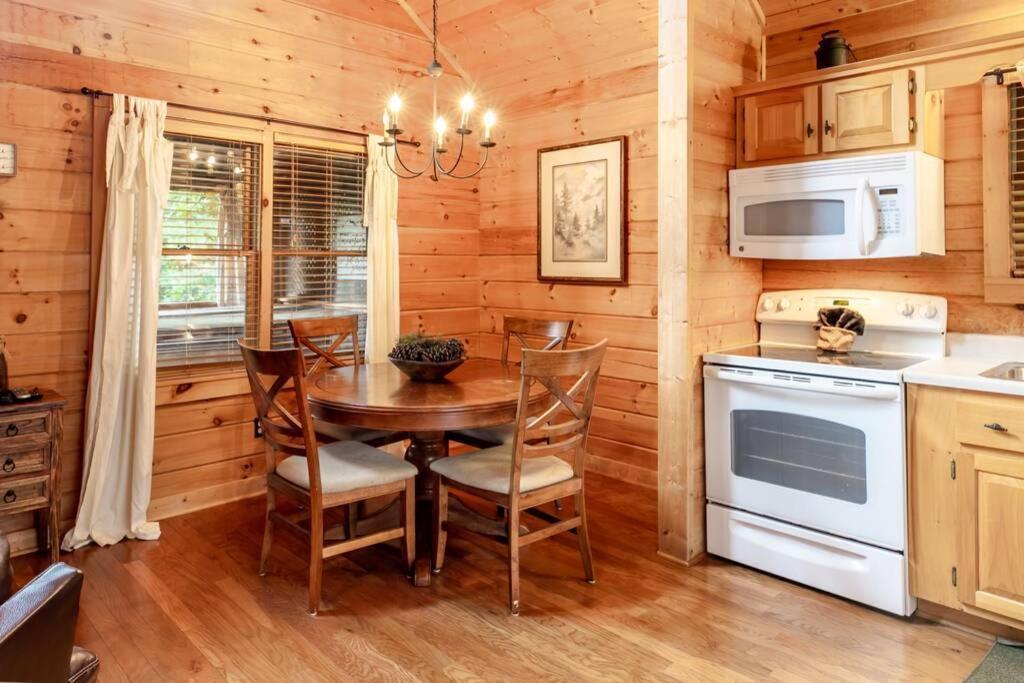 Nice View Fireplace, Hot Tub, Porch Bed, Private Sevierville Kültér fotó