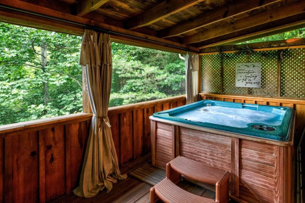 Nice View Fireplace, Hot Tub, Porch Bed, Private Sevierville Kültér fotó