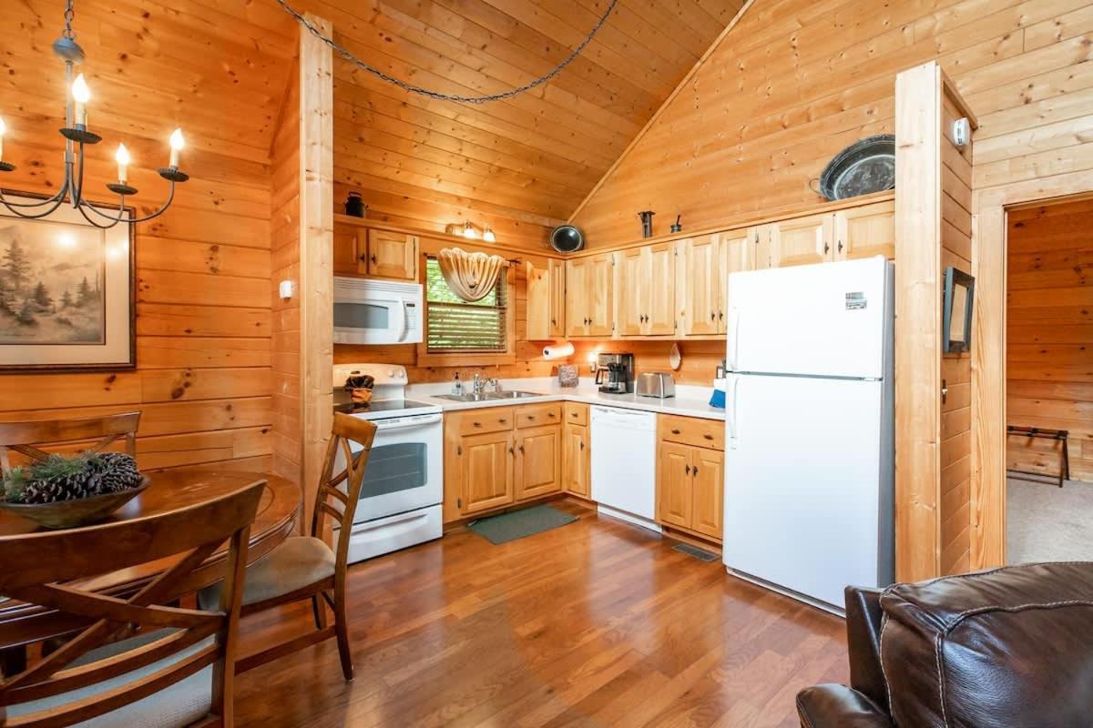 Nice View Fireplace, Hot Tub, Porch Bed, Private Sevierville Kültér fotó